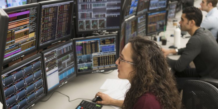 How Can You Develop a Professional Trading Strategy?