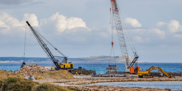 A Complete Guide to Crane Rental 101