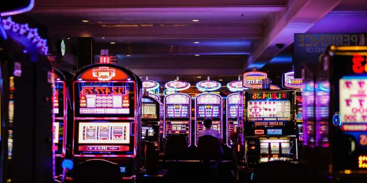 Play At Reputable Online Slots Site With These Tips
