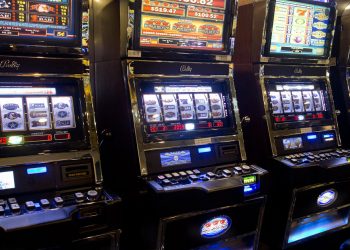 How to play online slots and earn more rewards form it?