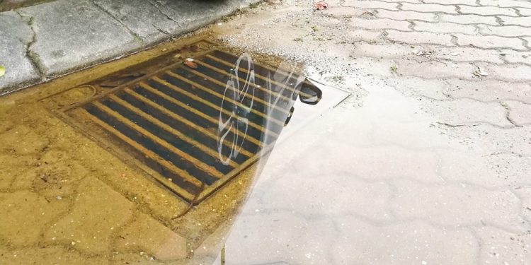 Is Hiring A Professional For Unclogging Drains A Good Option?