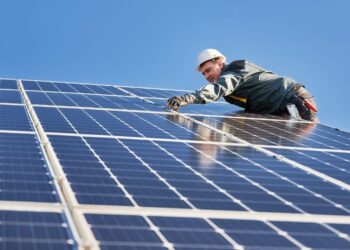 How to Maintain Solar Batteries in Oregon