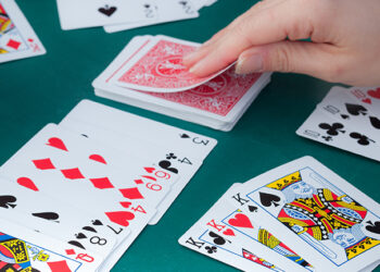 Rummy Etiquette: Do’s and Don’ts at the Table